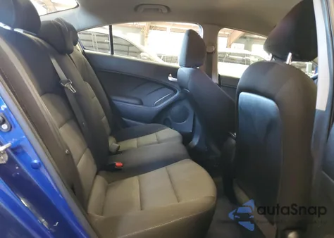 2018 Kia Forte Lx z USA, uszkodzony, nr VIN 3KPFK4A74JE245853